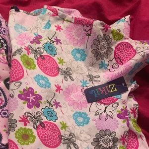 Floral scrub top 2x new